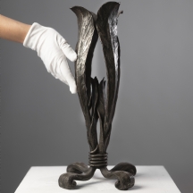 פמוט רצפה צרפתי מסיבי עשוי ברזל בעבודת נפחות ידנית