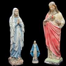 לוט של שלושה פסלי  גבס בדמות קדושים נוצרים (X3)
