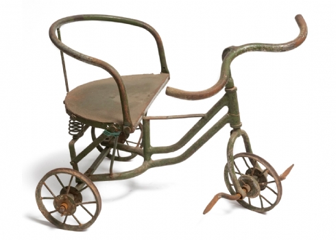 אופניים עתיקות לילד עשויות מתכת, מצב משומש בהתאם לגיל 1910-1930 בקירוב