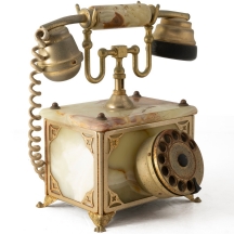 מכשיר טלפון עשוי מתכת ואוניקס