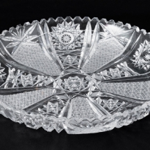 קערת קריסטל איכותית (שטוחה), מעוטרת בעבודת ליטוש ידנית