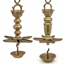 שתי מנורות שבת לתלייה (יודנשטרן) עתיקות עשויות ברונזה, סוף המאה ה-19