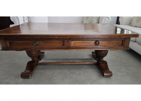 שולחן סלוני בסגנון אנגלי עתיק, עשוי עץ