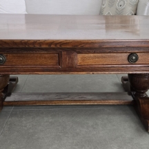 שולחן סלוני בסגנון אנגלי עתיק, עשוי עץ