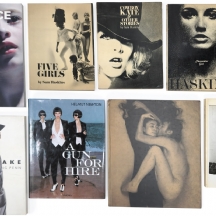 9 ספרים בתחום הצילום האמנותי והפוטוגרפיה הכולל יצירות מאת צלמים ידועים ואיקוניים