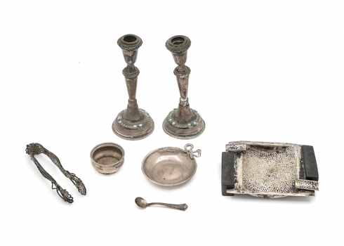 לוט כלי כסף הכולל מלקחיים מתוצרת בצלאל ירושלם עשויים בעבודת פיליגראן וחתומים