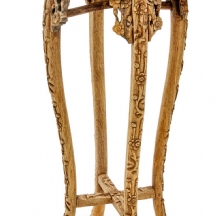 מעמד תצוגה סיני עשוי עץ מגולף בעבודת יד ומשטח עליון עשוי מדליון שיש בגוון סגול