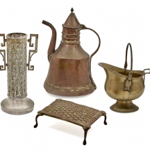 ארבעה כלי מתכת ישנים ועתיקים