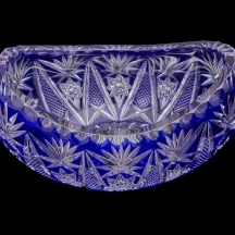 קערת קריסטל כחולה מלוטשת ביד בצורת סירה