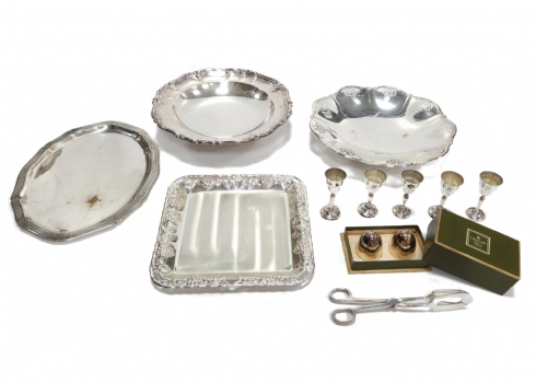 12 כלי מתכת מצופים כסף וזוג מלחיות קריסטופל, דגמים ויצרנים שונים