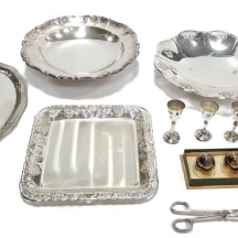 12 כלי מתכת מצופים כסף וזוג מלחיות קריסטופל, דגמים ויצרנים שונים