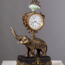 שעון שולחן ייחודי בסגנון לואי ה-15, ברונזה בצורת פיל עם בסיס שיש