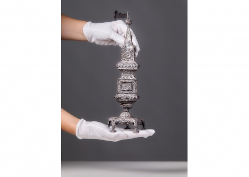 מגדל בשמים גדול ומפואר עשוי כסף 'סטרלינג', חתום