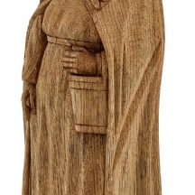 פסל עץ חרוט ביד בדמות אישה מבוגרת