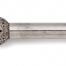 אצבע לספר תורה, עשויה כסף 'סטרלינג' חתום: 925 מעוטרת בכדורי פיליגראן עדינים