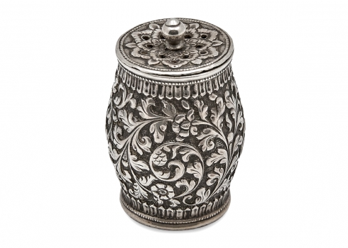 כלי בשמים הודי (שימש במקור כמלחיה) עשוי כסף 'סטרלינג', חתום 84