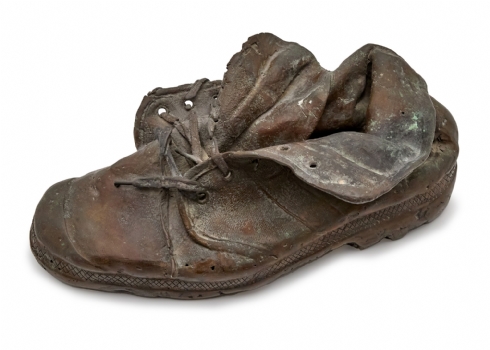 פסל ברונזה בצורת נעל, לא חתום