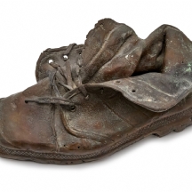 פסל ברונזה בצורת נעל, לא חתום