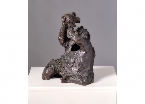 נחום גוטמן (1935-2015, Nachum Gutman) ערבי שותה מכד מים, פסל ברונזה, פטינה חומה