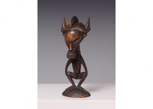 פסל עץ אבוני אפריקאי מגולף בעבודת יד