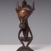 פסל עץ אבוני אפריקאי מגולף בעבודת יד