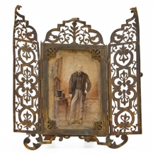 מסגרת עתיקה מנוסרת בעבודת יד, עשויה מנחושת עם שאריות הזהבה