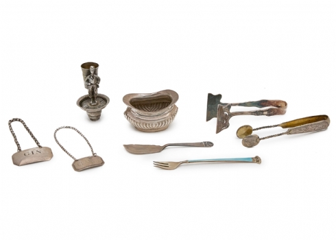 8 חפצים שונים עשויים כסף, יצרנים ודגמים שונים כולם חתומים