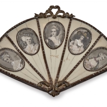 תמונה מיניאטורית לתלייה על הקיר