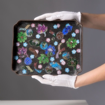 מגש קלואזונה (Cloisonné) יפני עתיק עשוי נחושת ואמייל