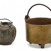 זוג פריטי מתכת מהמזרח