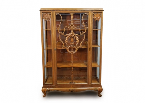 ויטרינה עשויה עץ וזכוכית