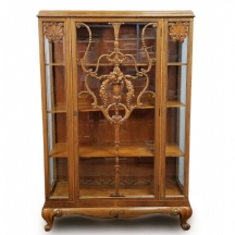 ויטרינה עשויה עץ וזכוכית