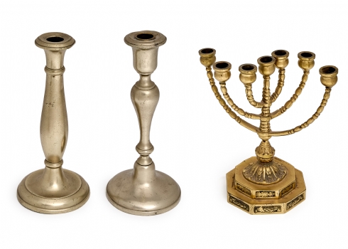 זוג פמוטי מתכת ומנורה עשויה פליז יצוק