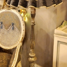 מנורת רצפה, הרגל עשוייה מתכת ואהיל בד