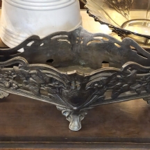 סנטרפיס בסגנון אר נובו עשוי פיוטר מעוטר בדגם עלי קיסוס