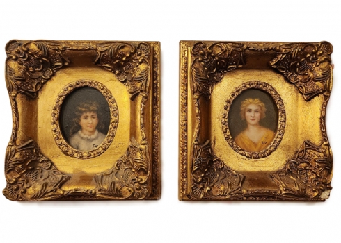 זוג תמונות בסגנון עתיק שמן על לוח נתונות במסגרות מוזהבות