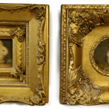 זוג תמונות בסגנון עתיק שמן על לוח נתונות במסגרות מוזהבות