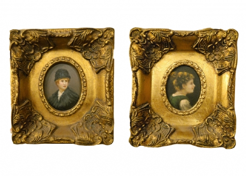 זוג תמונות בסגנון עתיק שמן על לוח נתונות במסגרות מוזהבות