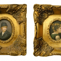 זוג תמונות בסגנון עתיק שמן על לוח נתונות במסגרות מוזהבות