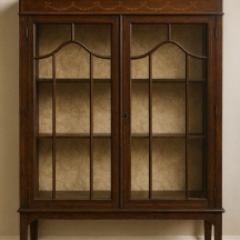 וטרינה אנגלית עתיקה עשויה עץ וזכוכית