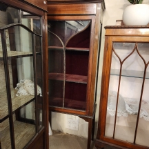וטרינה אנגלית עתיקה עשויה עץ וזכוכית