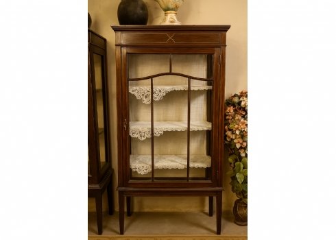 וטרינה אנגלית עתיקה עשויה עץ וזכוכית