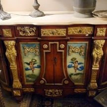 מזנון בסגנון עתיק מרשים ומפואר מעוטר ציורי יד