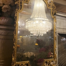 מראת קיר עשויה פליז יצוק בסגנון הבארוק