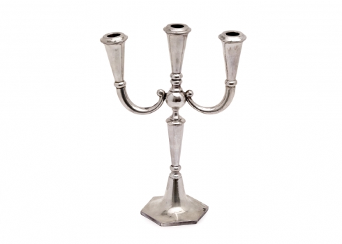 פמוט כסף לשלושה נרות, מתוצרת מתדין חתום: Matadin 800, משקל: 265 גרם