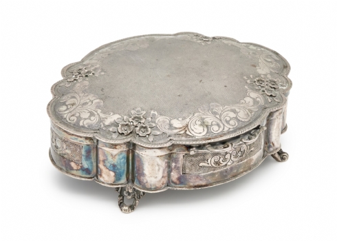 קופסה שולחנית איטלקית עשויה כסף '800', מעוטרת וחתומה, משקל: 313 גרם