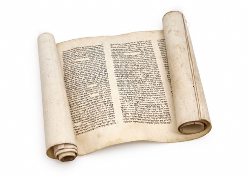 מגילת אסתר עתיקה בכתב יד על קלף