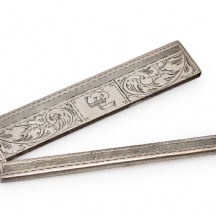 נרתיק מתקפל למסרק עשוי כסף וחתום L.G 833