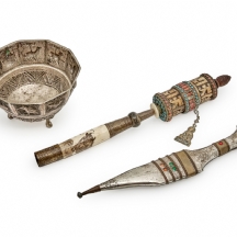 שלושה חפצי נוי