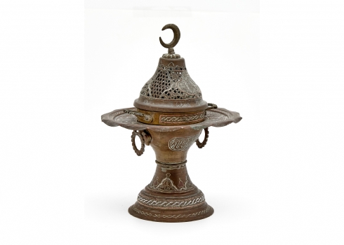 קישוט איסלמי עתיק (מבער קטורת שולחני) מעוצב בצורת ברזייאר (Brazier)